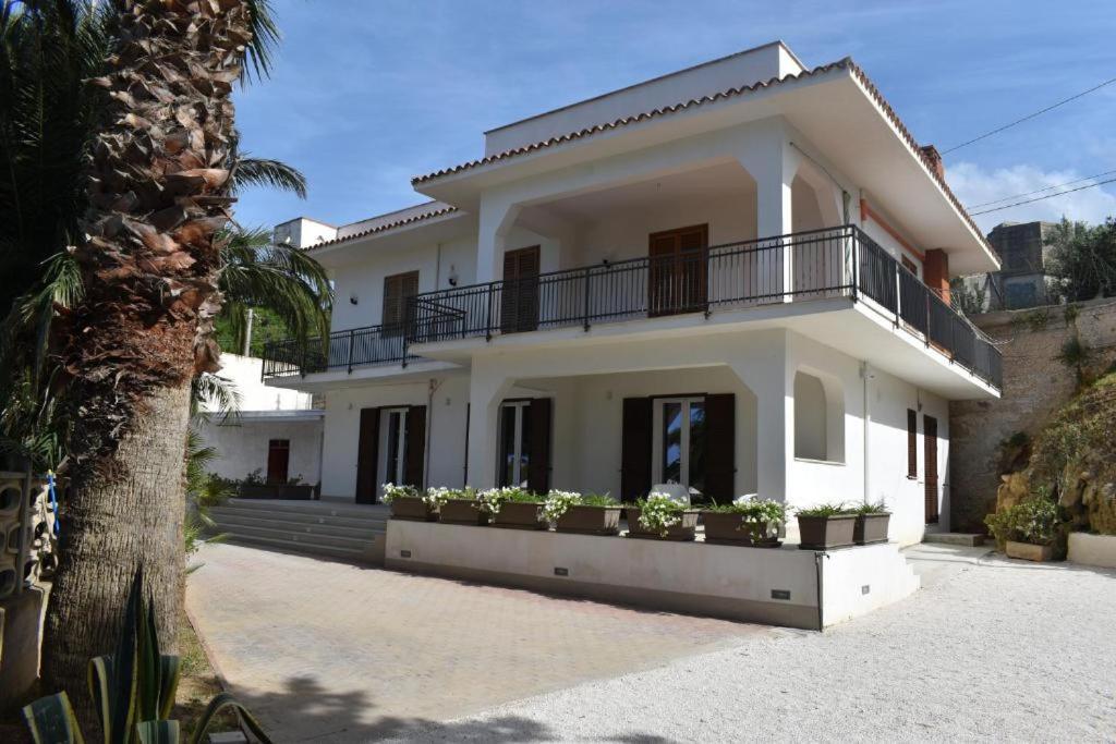 B&B Lastracu Castellammare del Golfo Exterior photo